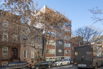 174 Clermont Ave in Brooklyn, NY - Foto de edificio - Building Photo