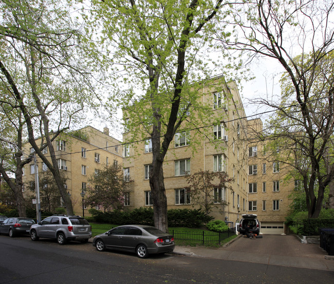 Dorchester Condos in Toronto, ON - Building Photo - Building Photo