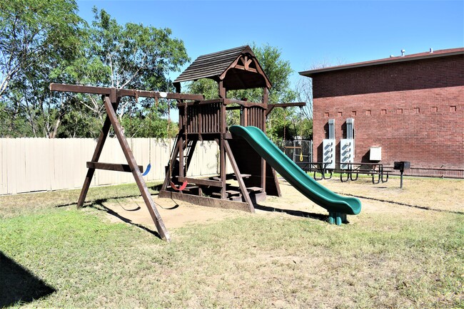 Gallagher Gardens in Laredo, TX - Building Photo - Building Photo