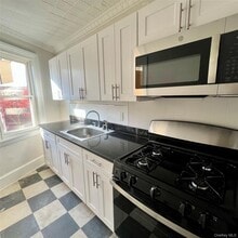 140 Albany Ave in Kingston, NY - Foto de edificio - Building Photo