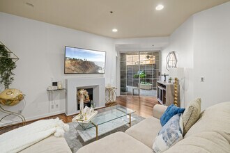 585 N Rossmore Ave in Los Angeles, CA - Building Photo - Building Photo