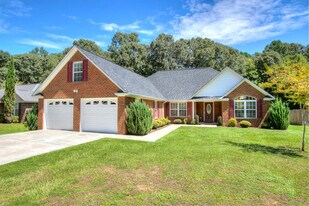 3165 Foxcroft Cir in Sumter, SC - Building Photo