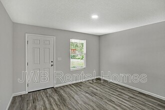 8120 Mariner St in Jacksonville, FL - Building Photo - Building Photo