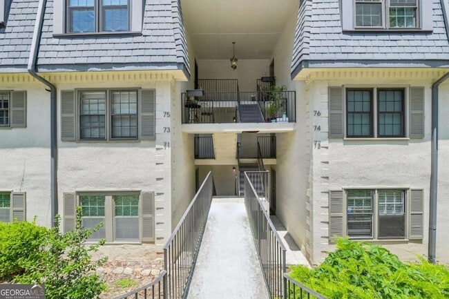 72 Montre Square NW in Atlanta, GA - Building Photo - Building Photo