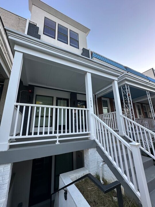 1925 H St NE in Washington, DC - Building Photo