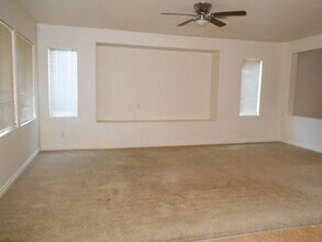 6280 N Sledgehammer Ct in North Las Vegas, NV - Foto de edificio - Building Photo