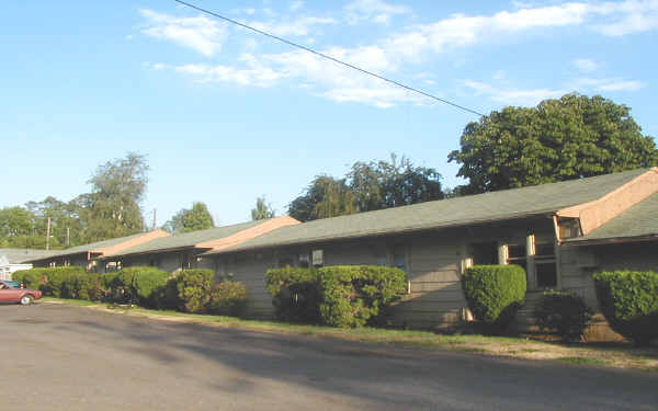 Arista Apartments in Milwaukie, OR - Building Photo