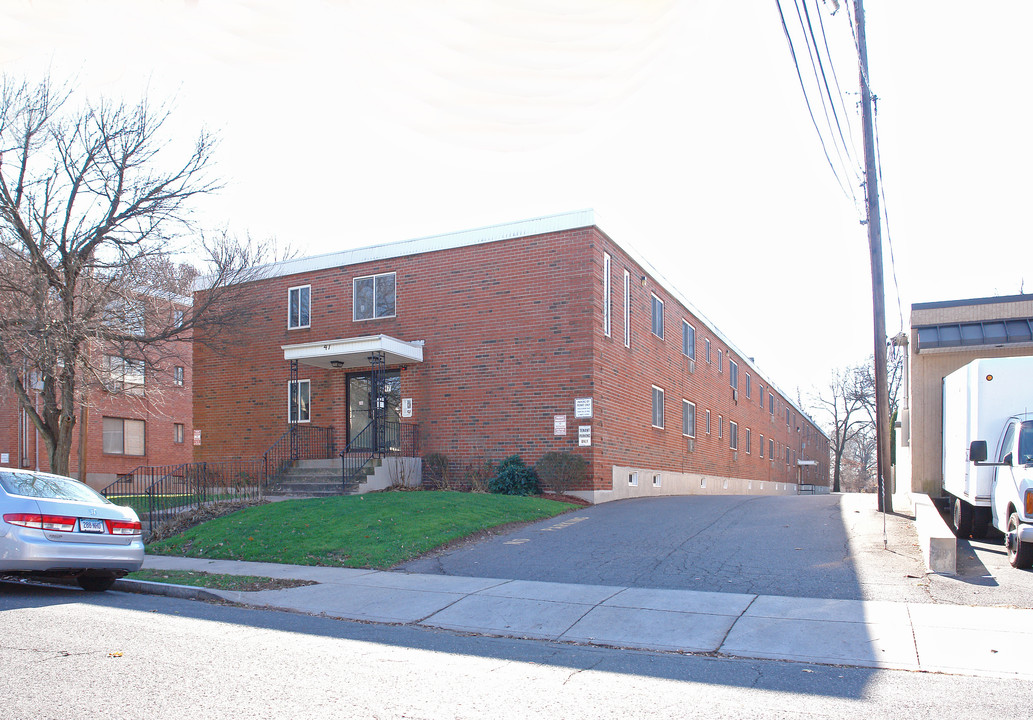 47 Prescott St in West Hartford, CT - Foto de edificio