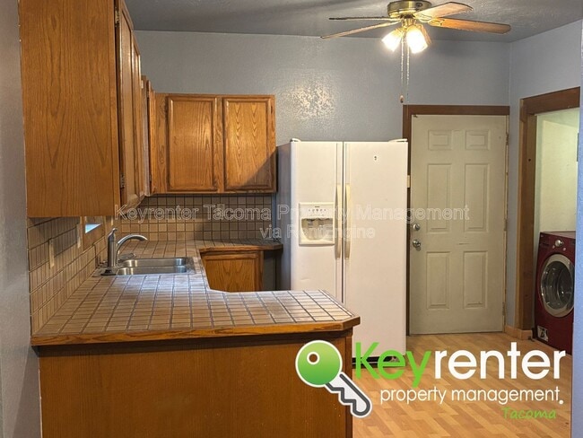 1541 S Ridgewood Ave in Tacoma, WA - Building Photo - Building Photo