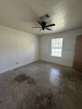 907 Petty St in Brenham, TX - Building Photo - Building Photo