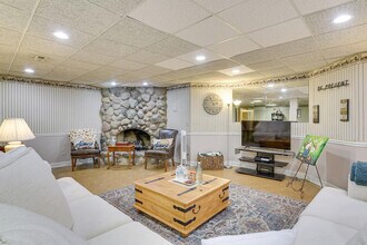 7 Creekside Ln in Barrington, IL - Building Photo - Building Photo