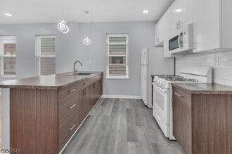 10 Walter Pl in Irvington, NJ - Foto de edificio - Building Photo