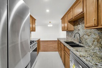 8936 N Parkside Ave in Des Plaines, IL - Building Photo - Building Photo