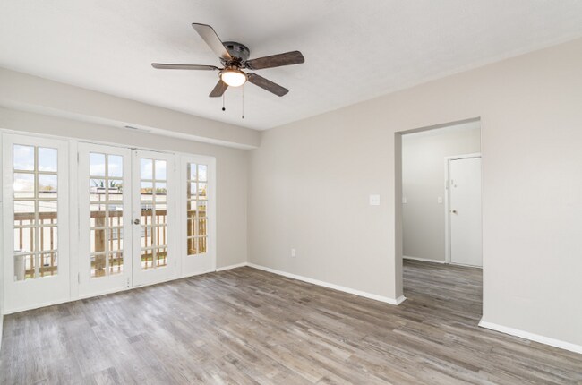 562 Glenwood Ave in Cincinnati, OH - Foto de edificio - Building Photo