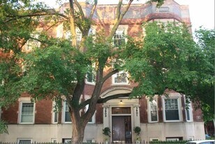 3801 N Wilton Ave, Unit 3 in Chicago, IL - Building Photo