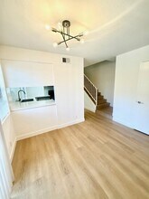 12121 Moorpark St, Unit 1 in Studio City, CA - Building Photo - Building Photo