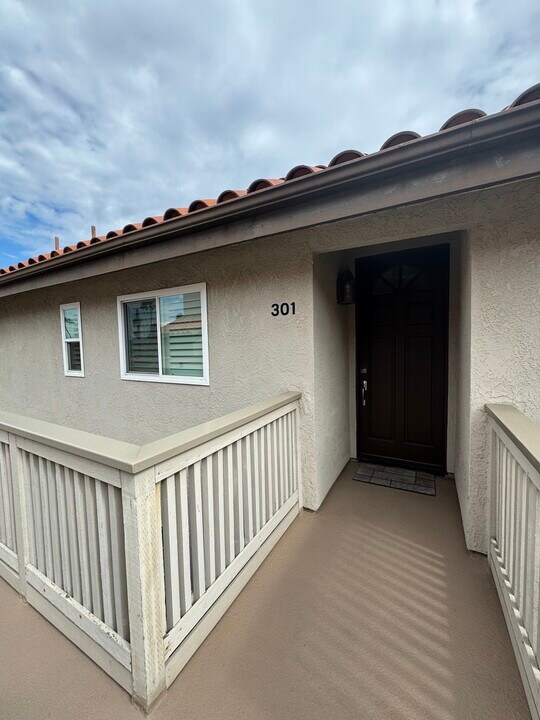 1400 Pacific Coast Hwy, Unit 301 in Huntington Beach, CA - Building Photo
