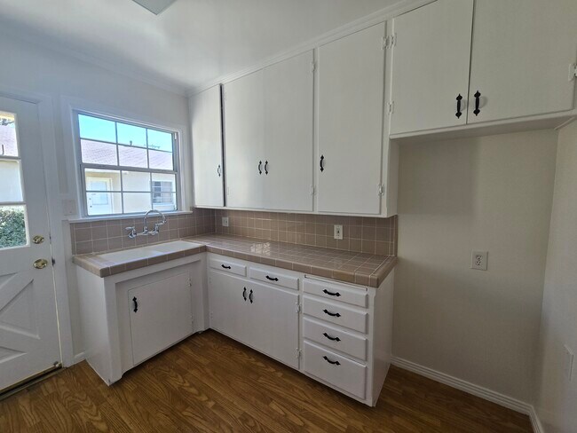 13644 Leadwell St, Unit 644 in Van Nuys, CA - Foto de edificio - Building Photo