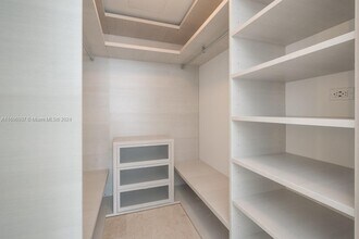 68 SE 6th St, Unit 2112 in Miami, FL - Building Photo - Building Photo