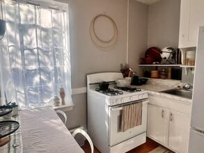 284 Harvard St, Unit 404 in Cambridge, MA - Building Photo - Building Photo