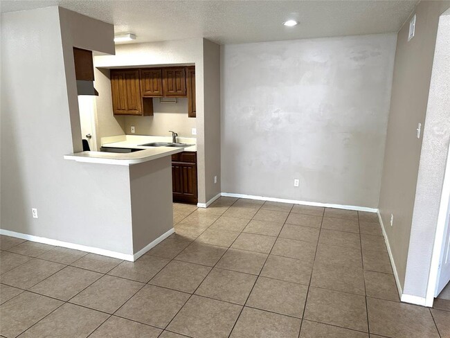 10202 Forum Park Dr in Houston, TX - Building Photo - Building Photo