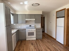 3 Carmen St in East Haven, CT - Building Photo - Building Photo