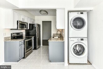 10204 Bushman Dr in Oakton, VA - Building Photo - Building Photo