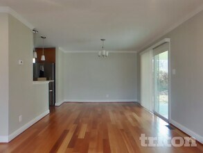 2006 Kirklin Dr in Oxon Hill, MD - Foto de edificio - Building Photo