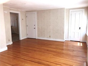 460 Church St, Unit 2nd floor in Wallingford, CT - Building Photo - Building Photo