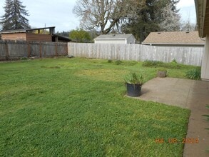 3115 NE Willamette Ave in Adair Village, OR - Building Photo - Building Photo