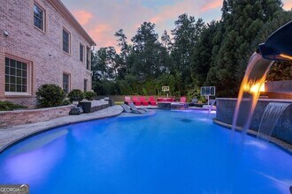 11140 W Rd in Roswell, GA - Foto de edificio - Building Photo