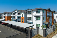 Mossdale Landing in Lathrop, CA - Foto de edificio - Building Photo