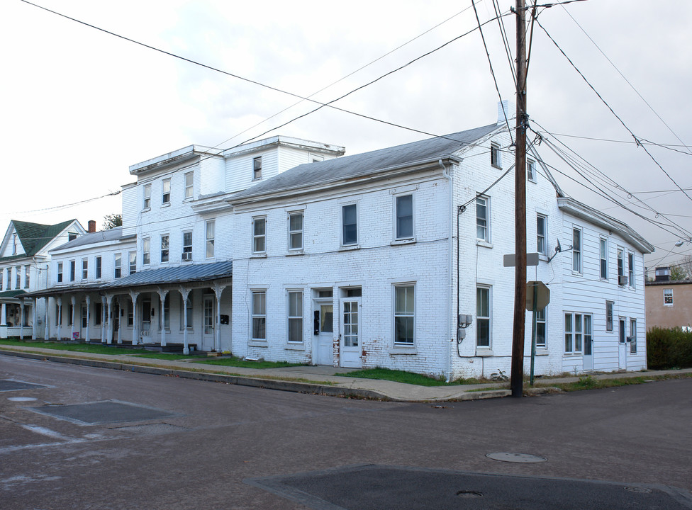 4-18 E 3rd St in Bloomsburg, PA - Building Photo