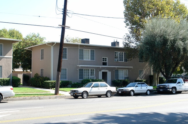 5906 Hazeltine Ave in Van Nuys, CA - Building Photo - Building Photo