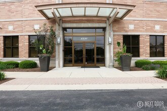 6420 Double Eagle Dr in Woodridge, IL - Building Photo - Building Photo