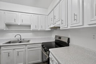 Foxcroft Apartments in Tampa, FL - Building Photo
