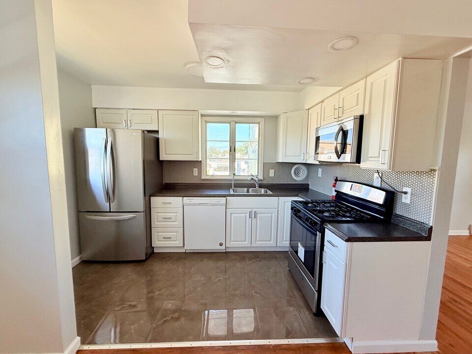 65 King St in Wallington, NJ - Building Photo