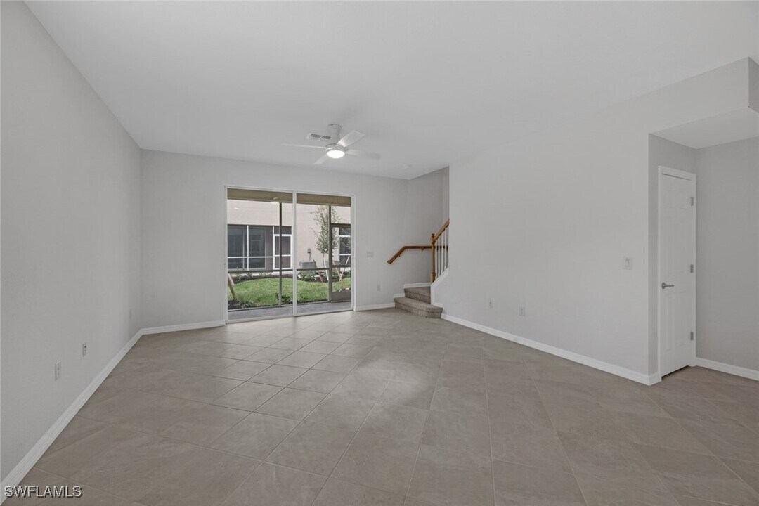 2811 Blossom Wy in Naples, FL - Building Photo