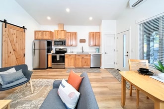 142 SW 19th St in Bend, OR - Building Photo - Building Photo