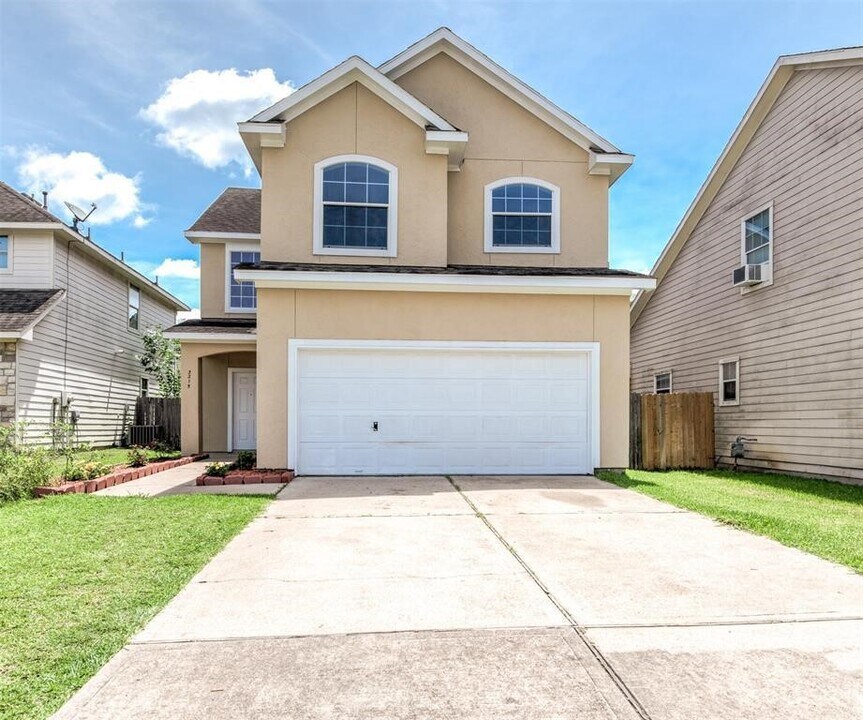 3215 Sapphire Star Dr in Houston, TX - Building Photo