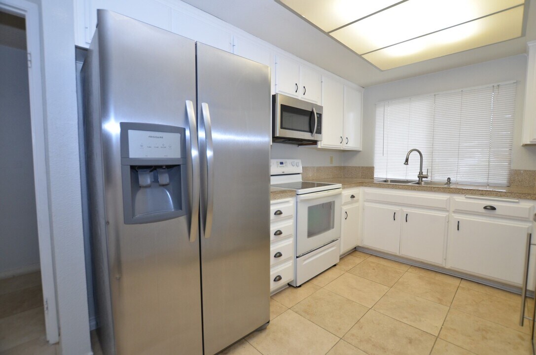 99 Kingston Ct S in Coronado, CA - Building Photo