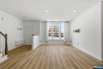 25 Veterans Dr in Wood Ridge, NJ - Building Photo - Building Photo