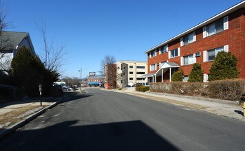 32 Myrtle Street Apartments in Manchester, NH - Building Photo - Building Photo