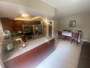 11800 SW 80th St in Miami, FL - Building Photo - Building Photo