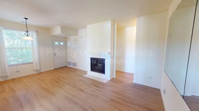 10921 Sabre Hill Dr in San Diego, CA - Building Photo - Building Photo