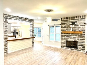 451 Firewood Dr in Centerton, AR - Building Photo - Building Photo
