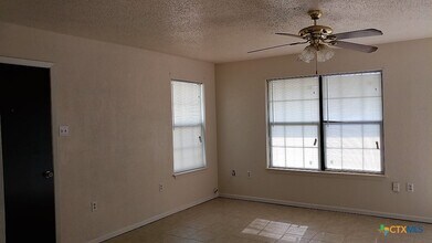 326 Muehl Rd in Seguin, TX - Building Photo - Building Photo