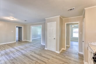 504 N Island View Ave in Long Beach, MS - Building Photo - Building Photo