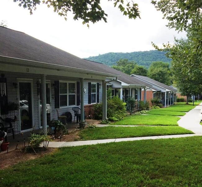 Brooks Lane in Clayton, GA - Building Photo - Primary Photo