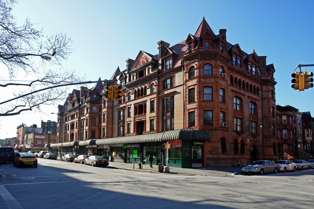 Alhambra Apartments in Brooklyn, NY - Building Photo